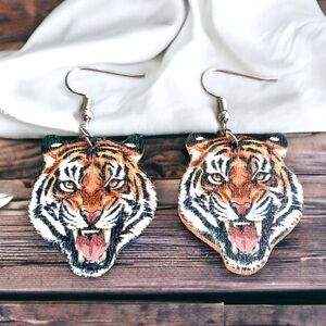 Roar with Style: NWT Tiger Earrings – Bold Animal Jewelry for Fashionistas!